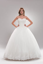 Load image into Gallery viewer, Sweetheart White Tulle Strapless Wedding Dress