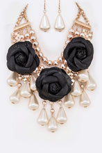 Load image into Gallery viewer, Ivory Gold Flower Mix Pearls Statement Necklace Set