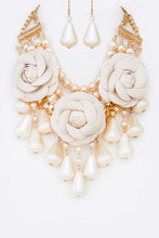 Load image into Gallery viewer, Ivory Gold Flower Mix Pearls Statement Necklace Set