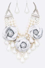 Load image into Gallery viewer, Ivory Gold Flower Mix Pearls Statement Necklace Set