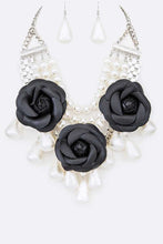 Load image into Gallery viewer, Ivory Gold Flower Mix Pearls Statement Necklace Set