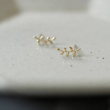 Load image into Gallery viewer, 14K Gold Leaf Earring