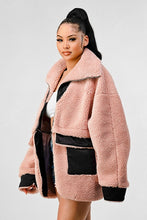 Load image into Gallery viewer, Athina Blush Oversized Sherpa with Contrast Jacket