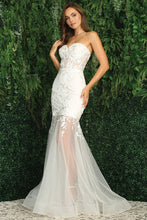 Load image into Gallery viewer, Sweetheart Black Lace Embroidered Mesh Mermaid Gown