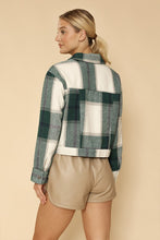 Load image into Gallery viewer, Cropped Green Pattern Flannel Jacket