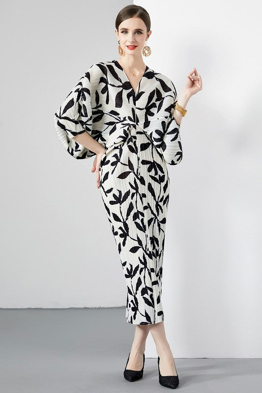 Black & White Leaf Printed Batwing Sleeve Maxi Dress