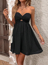 Load image into Gallery viewer, Sweetheart Black Pleated Ruffled Strapless Mini Dress