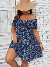 Load image into Gallery viewer, Plus Size Sweetheart Floral Short Sleeve Dress