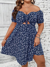 Load image into Gallery viewer, Plus Size Sweetheart Floral Short Sleeve Dress