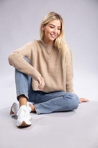 Trendy & Relaxed White Knit Long Sleeve Top