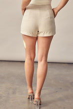 Load image into Gallery viewer, Off White Linen Pleated Hidden Front Zipper Button Front Short