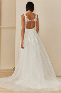 Lace White Sleeveless Tulle Embroidered Wedding Gown