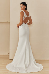 Lace White Sleeveless Tulle Embroidered Wedding Gown