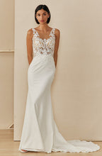 Load image into Gallery viewer, Lace White Sleeveless Tulle Embroidered Wedding Gown
