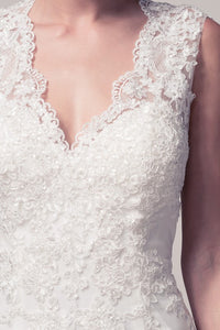 Lace Embroidered White V-Neck Sleeveless Mermaid Bridal Gown