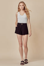 Load image into Gallery viewer, Off White Linen Pleated Hidden Front Zipper Button Front Short