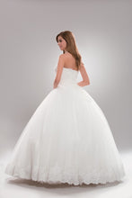 Load image into Gallery viewer, Sweetheart White Tulle Strapless Wedding Dress