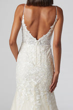 Load image into Gallery viewer, Bridal Lure V-Neck Open Back Lace Mermaid Wedding Dress