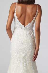 Bridal Lure V-Neck Open Back Lace Mermaid Wedding Dress