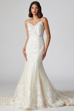 Bridal Lure V-Neck Open Back Lace Mermaid Wedding Dress