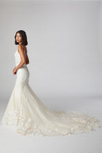 Load image into Gallery viewer, Embroidered Lace Tulle Mermaid Sleeveless Open Back Wedding Dress