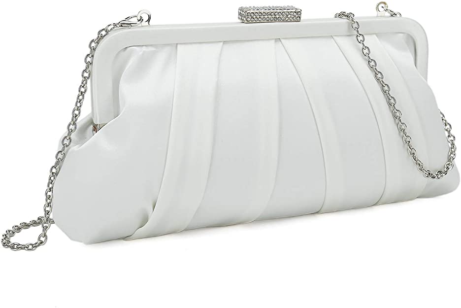 Style Hunt: Evening Bags  une femme d'un certain âge