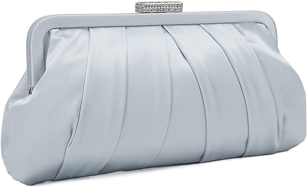 Style Hunt: Evening Bags  une femme d'un certain âge