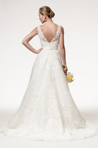 Splendorous Scoop Neck Tulle Sleeveless Bridal Gown