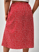 Load image into Gallery viewer, Plus Size Red Floral Midi Skirt