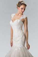 Load image into Gallery viewer, Triumph Lace Appliques Strap Mermaid Wedding Dress