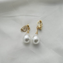 Load image into Gallery viewer, Long Pearl Drop Design Earrings