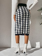 Load image into Gallery viewer, Houndstooth Print Black &amp; White Knitted Pencil Midi Skirt