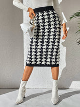 Load image into Gallery viewer, Houndstooth Print Black &amp; White Knitted Pencil Midi Skirt